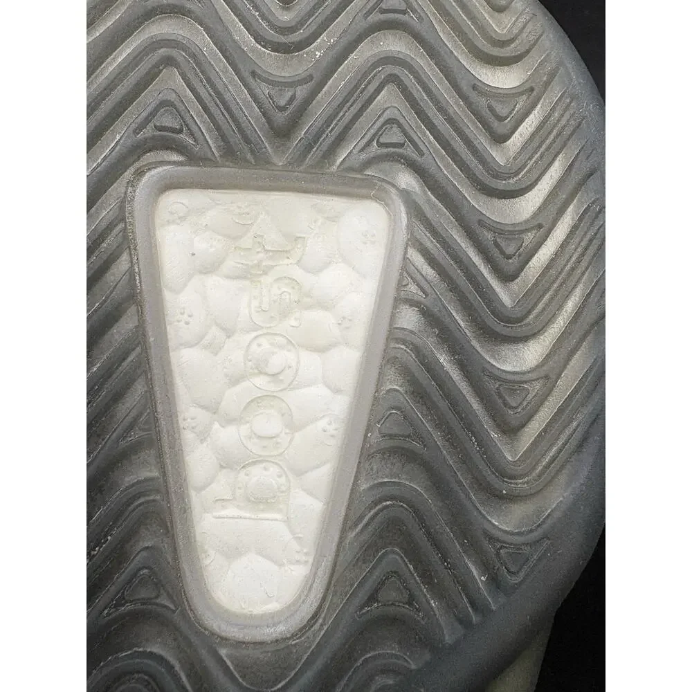 Adidas Yeezy QNTM Onyx Pre Owned Size 9 No Box